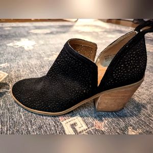 Susina perforated black booties